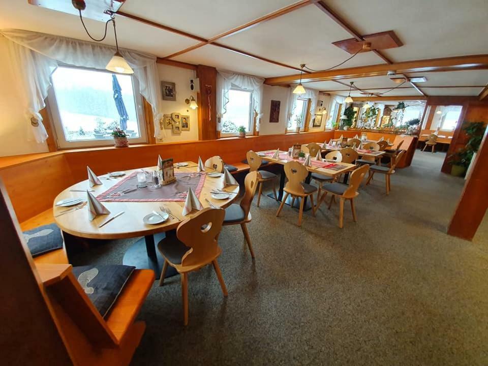 Gasthaus Zum Hirschen Furtwangen Exterior foto