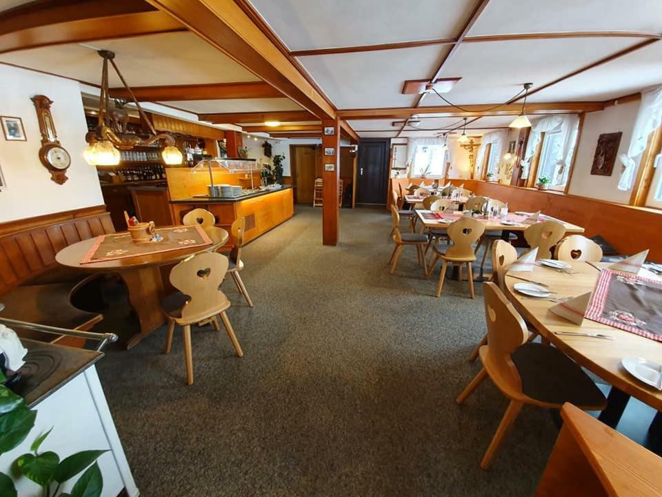 Gasthaus Zum Hirschen Furtwangen Exterior foto
