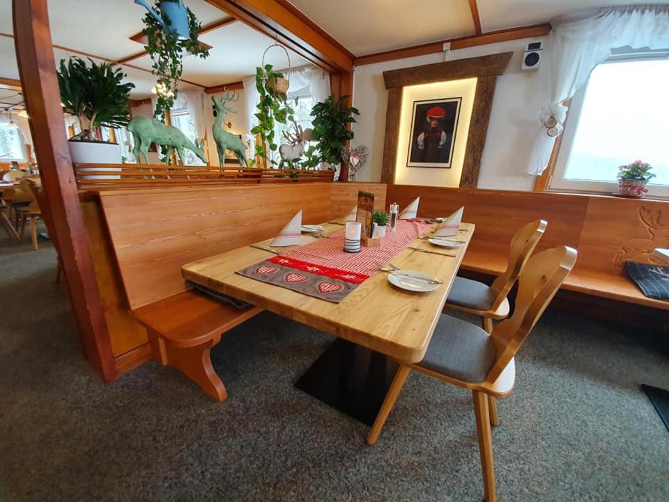 Gasthaus Zum Hirschen Furtwangen Exterior foto